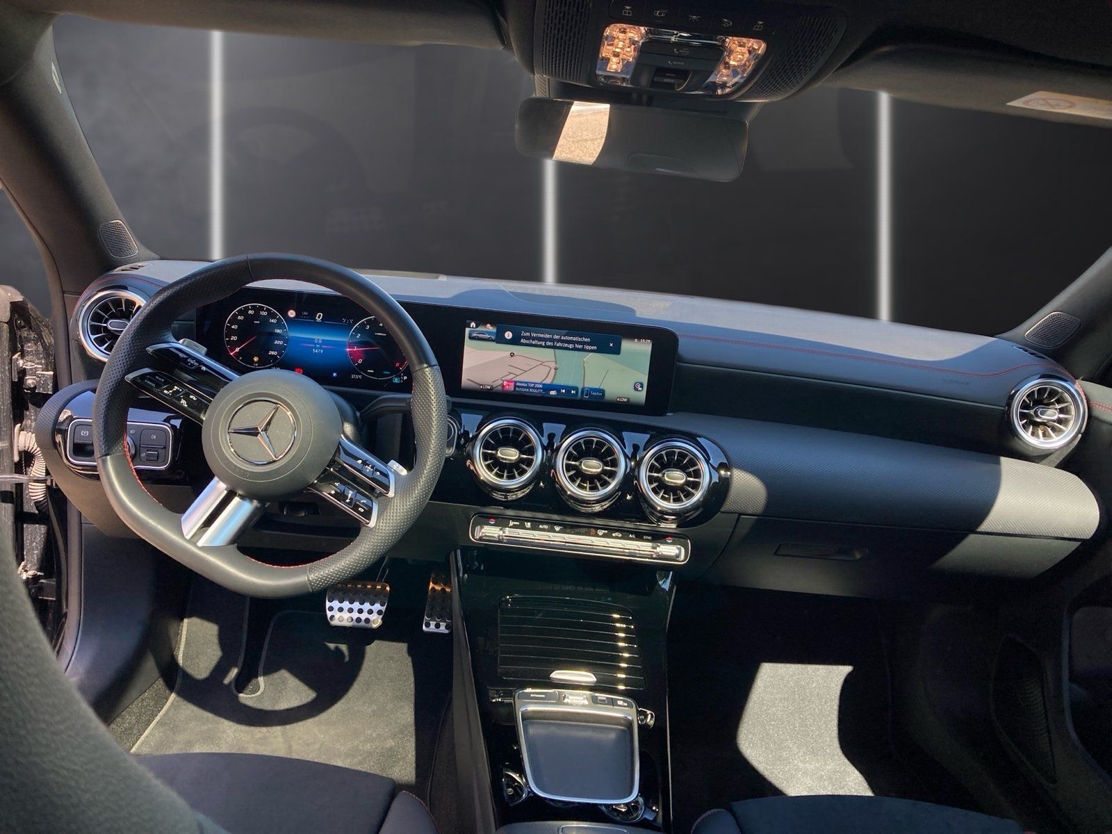 Fahrzeugabbildung Mercedes-Benz CLA 200 SB AMG PLUS*AHK*Pano*HUD*360°*MultiBeam*