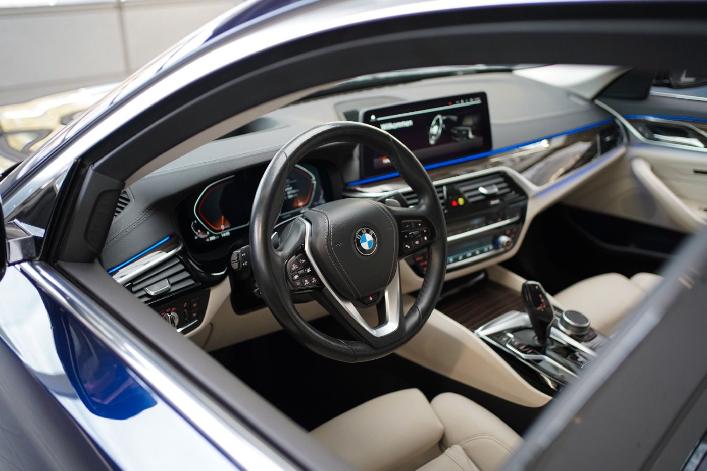 Fahrzeugabbildung BMW 530i xDrive Luxury Line +Komfortsitze+Laserlicht