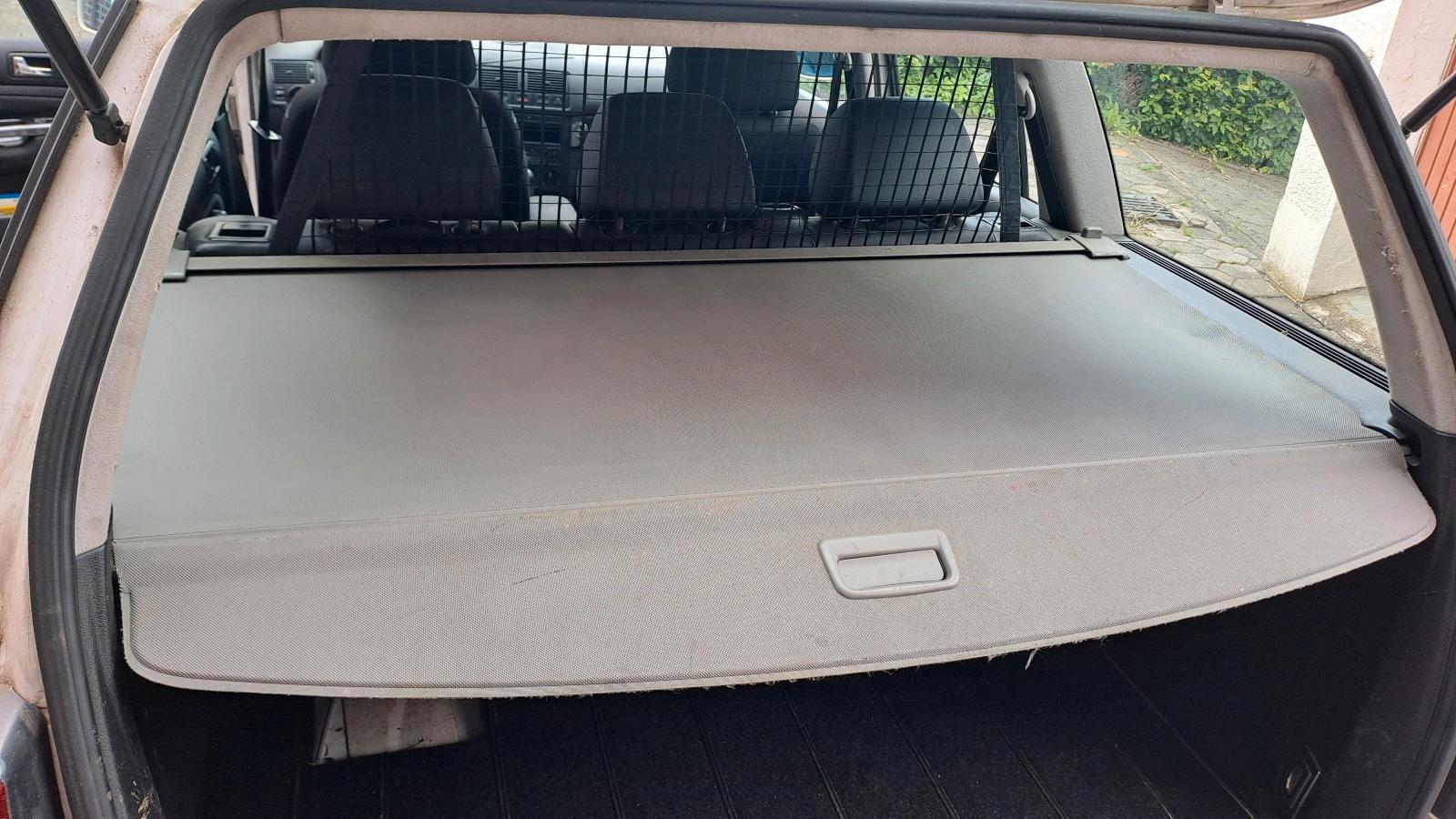 Volkswagen Golf 2005 — салон