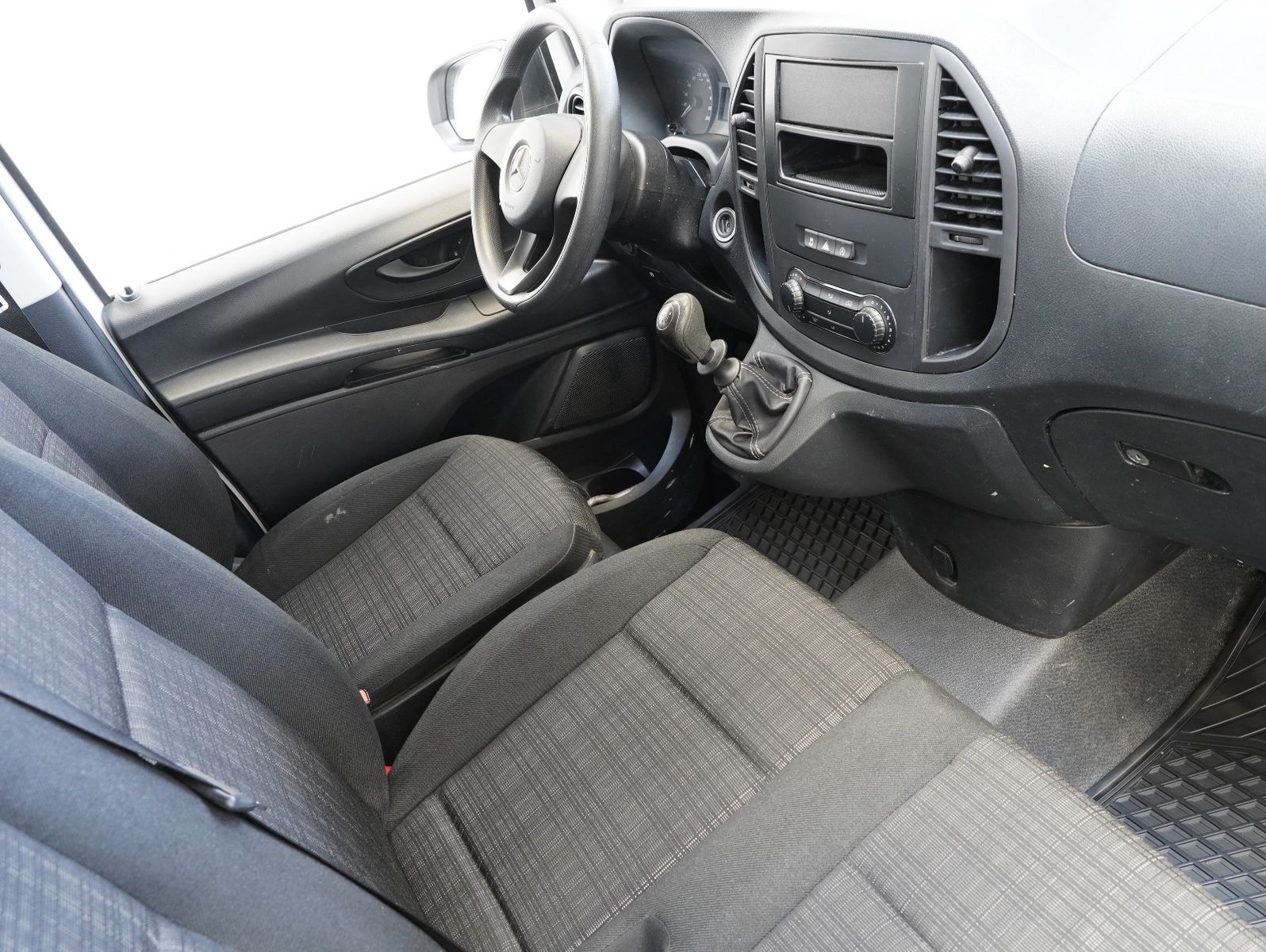 Fahrzeugabbildung Mercedes-Benz Vito Mixto 114 CDI RWD lang 6-SITZER/AHK