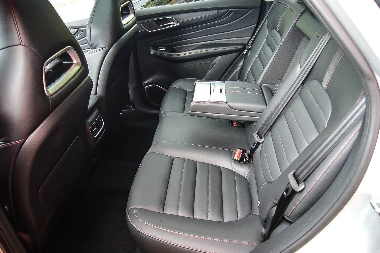 Fahrzeugabbildung MG HS 1.5T-GDI Aut. Luxury PANORAMA LEDER ASSISTENT