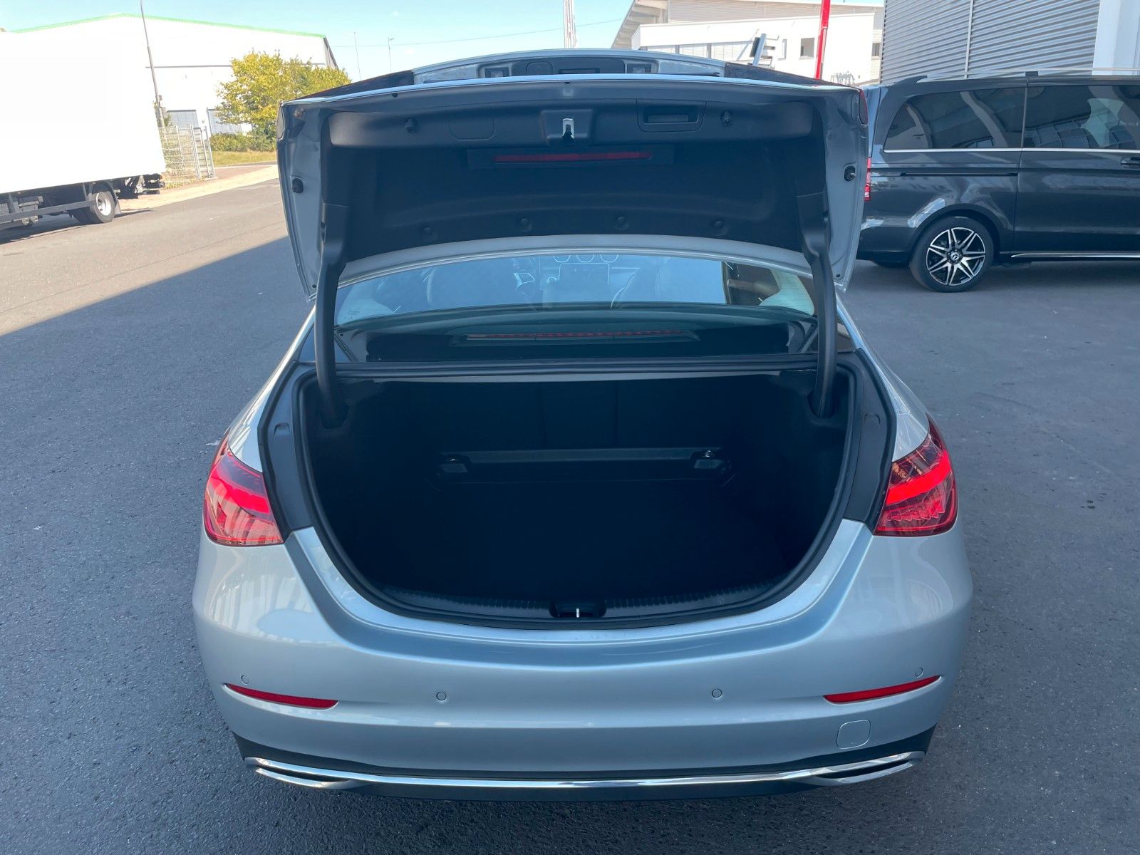 Fahrzeugabbildung Mercedes-Benz C 220 d AVANTGARDE R-Kamera+Carplay+TotW+Ambient