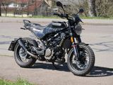 Husqvarna Svartpilen 125 Folierung, Akrapovic, volle - HUSQVARNA BENZIN 125