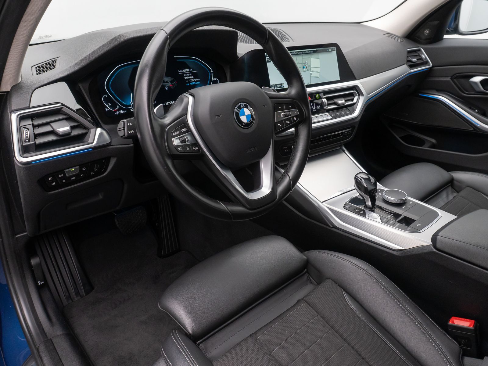 Fahrzeugabbildung BMW 330e  Sport Line Kamera DAB Laser HUD H/K Alarm