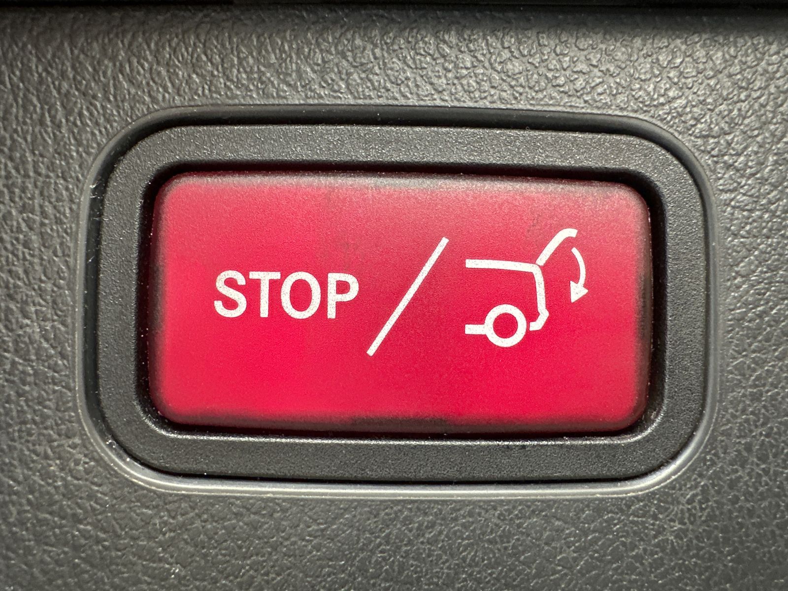 Fahrzeugabbildung Mercedes-Benz C 180 T Avantgarde NAV+LED+KAM+PANO+AHK+VCOCKPIT