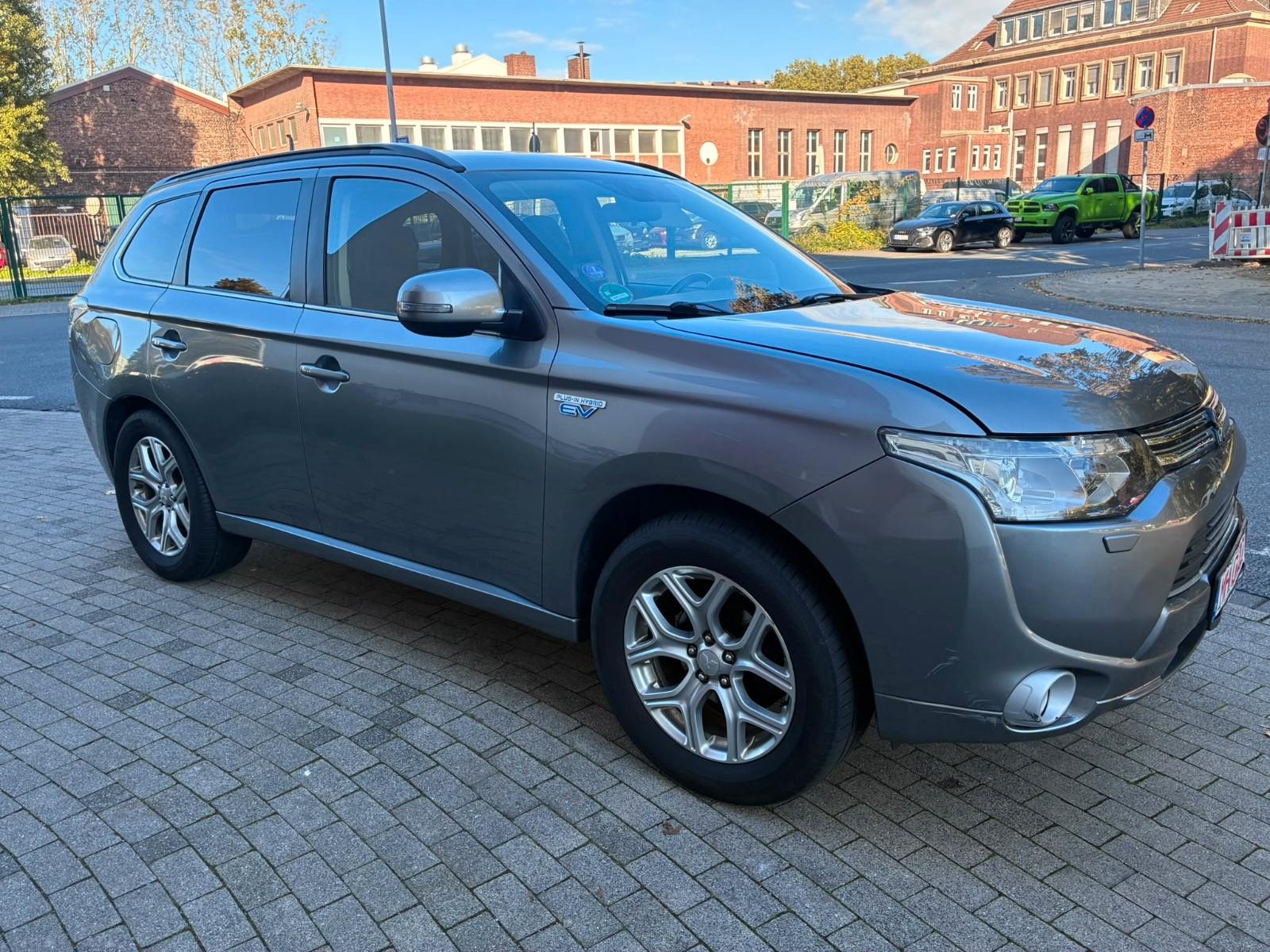 Mitsubishi Outlander PHEV   2.0 Instyle 4WD