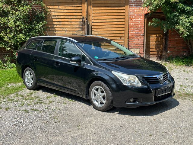 Toyota Avensis Combi 1,6-l-Valvematic