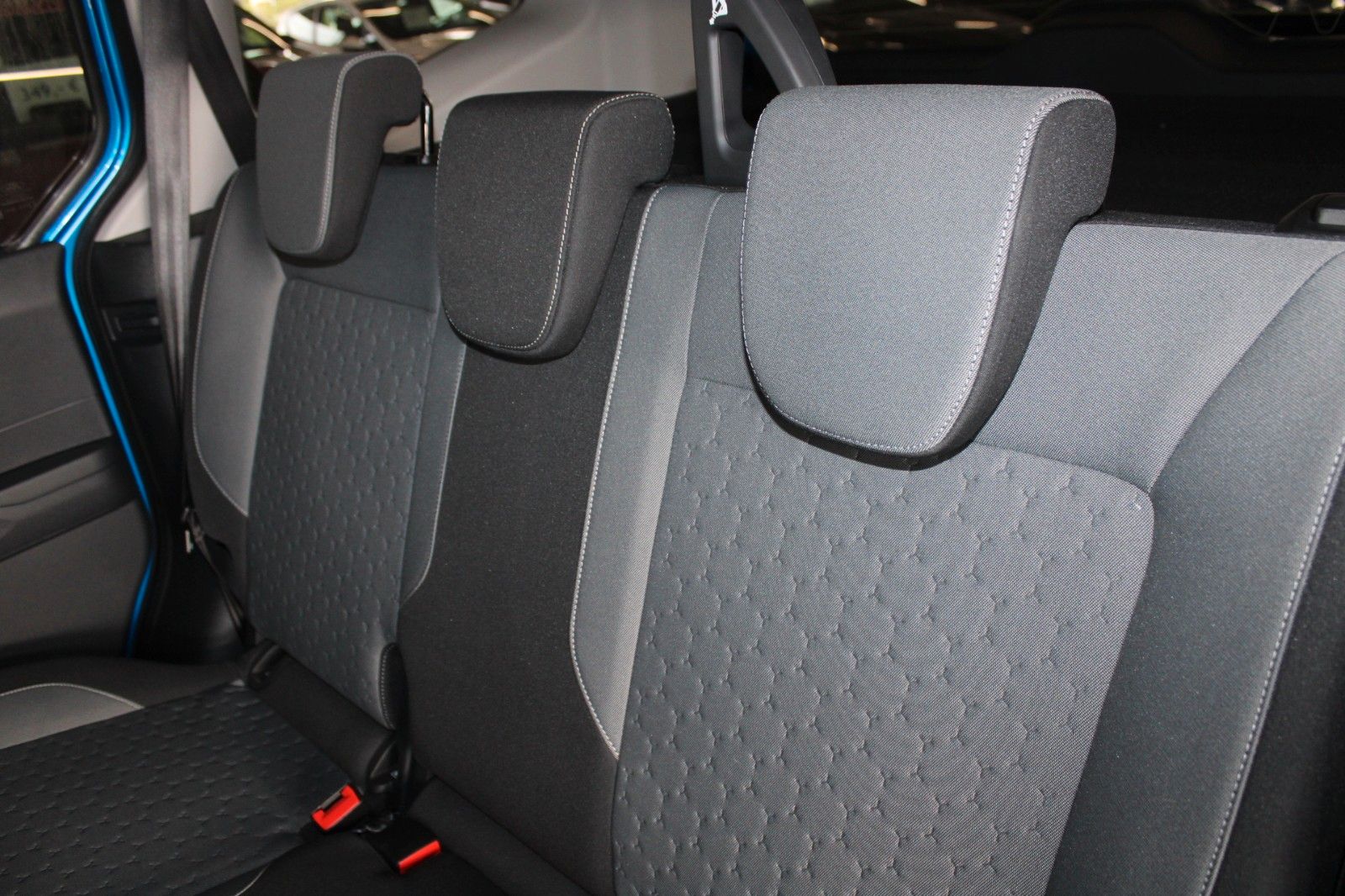 Fahrzeugabbildung Ford Tourneo Courier Titanium Automatik FahrerAssPak