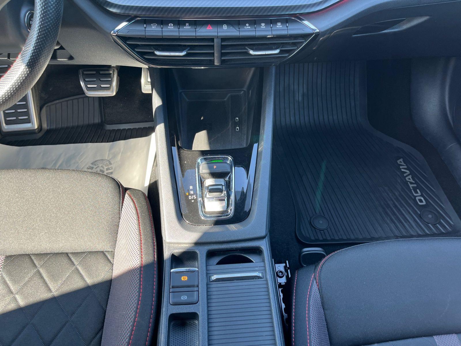 Skoda Octavia Combi RS 2,0TDI Navi LED Kamera DCC