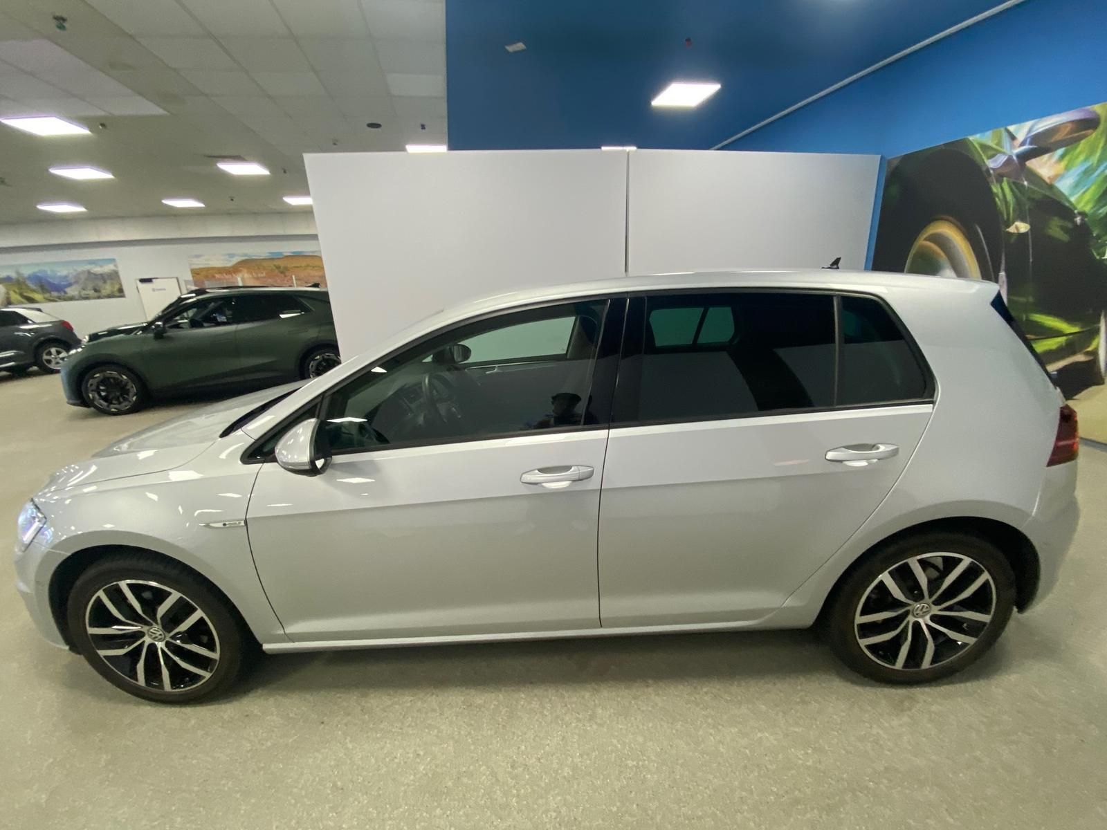 Fahrzeugabbildung Volkswagen Golf e-Golf Comfortline+ACC+RFK+NAVI+WÄRMEPUMPE