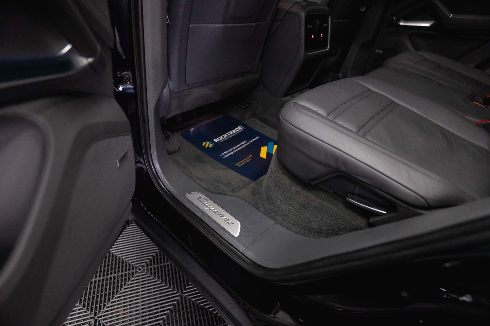 Fahrzeugabbildung Porsche Cayenne Turbo V8 Sport Chrono Black *ACC*LED*