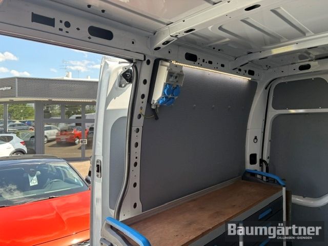 Fahrzeugabbildung Renault Master Kasten dCi 135 L2H2 3,5t Sortimo/Standh. - mit KI generiert/bearbeitet