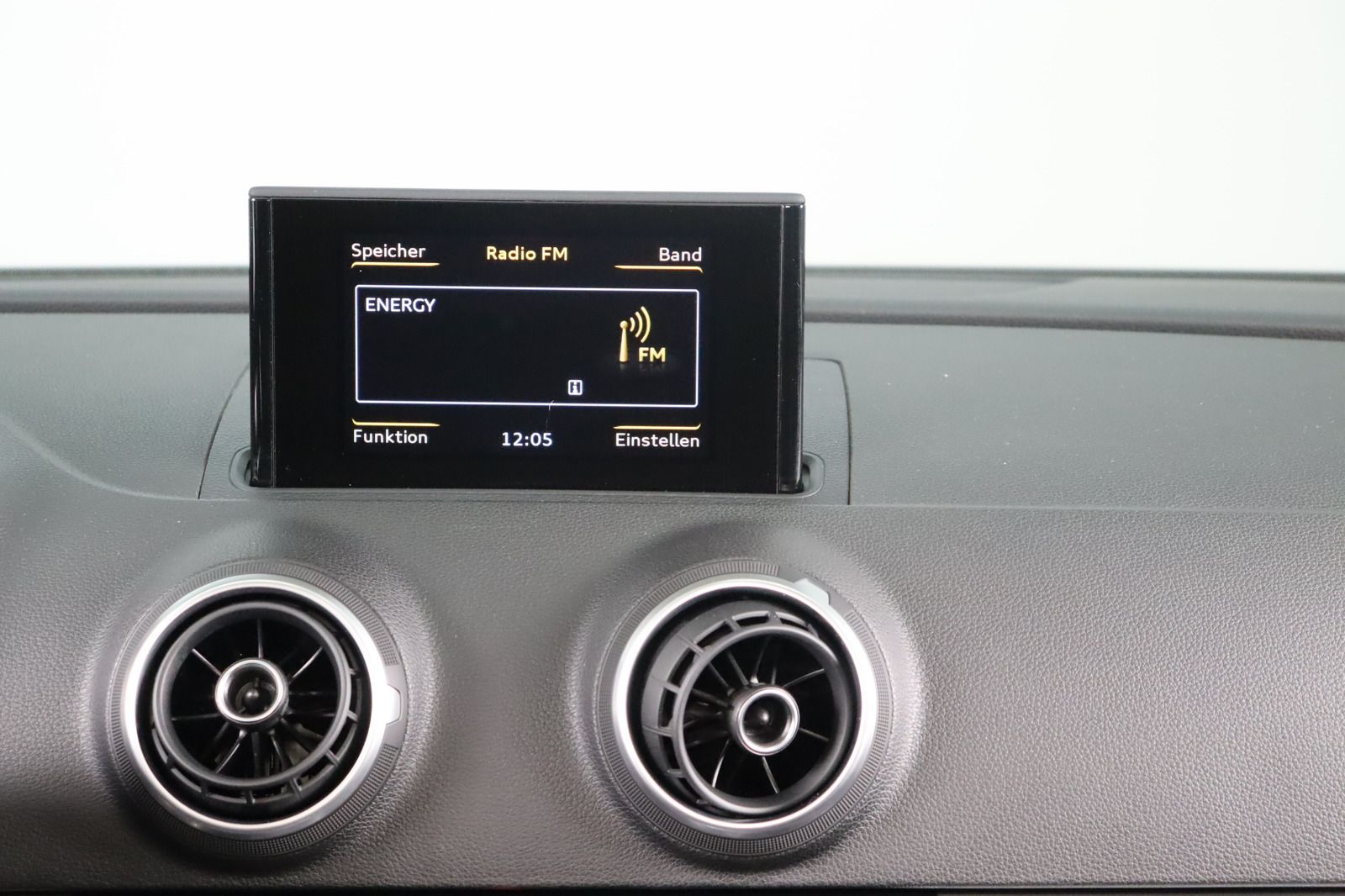 Fahrzeugabbildung Audi A3 1.4 TFSI Ambiente Sportback * Navi * Bi-Xenon