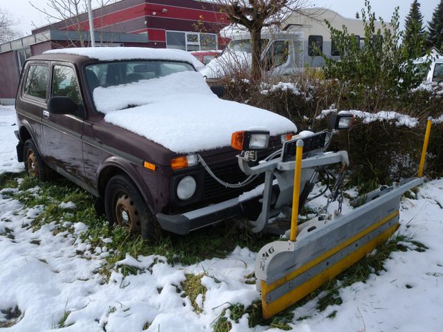 Lada Niva Taiga 4X4 *Schneeschild*