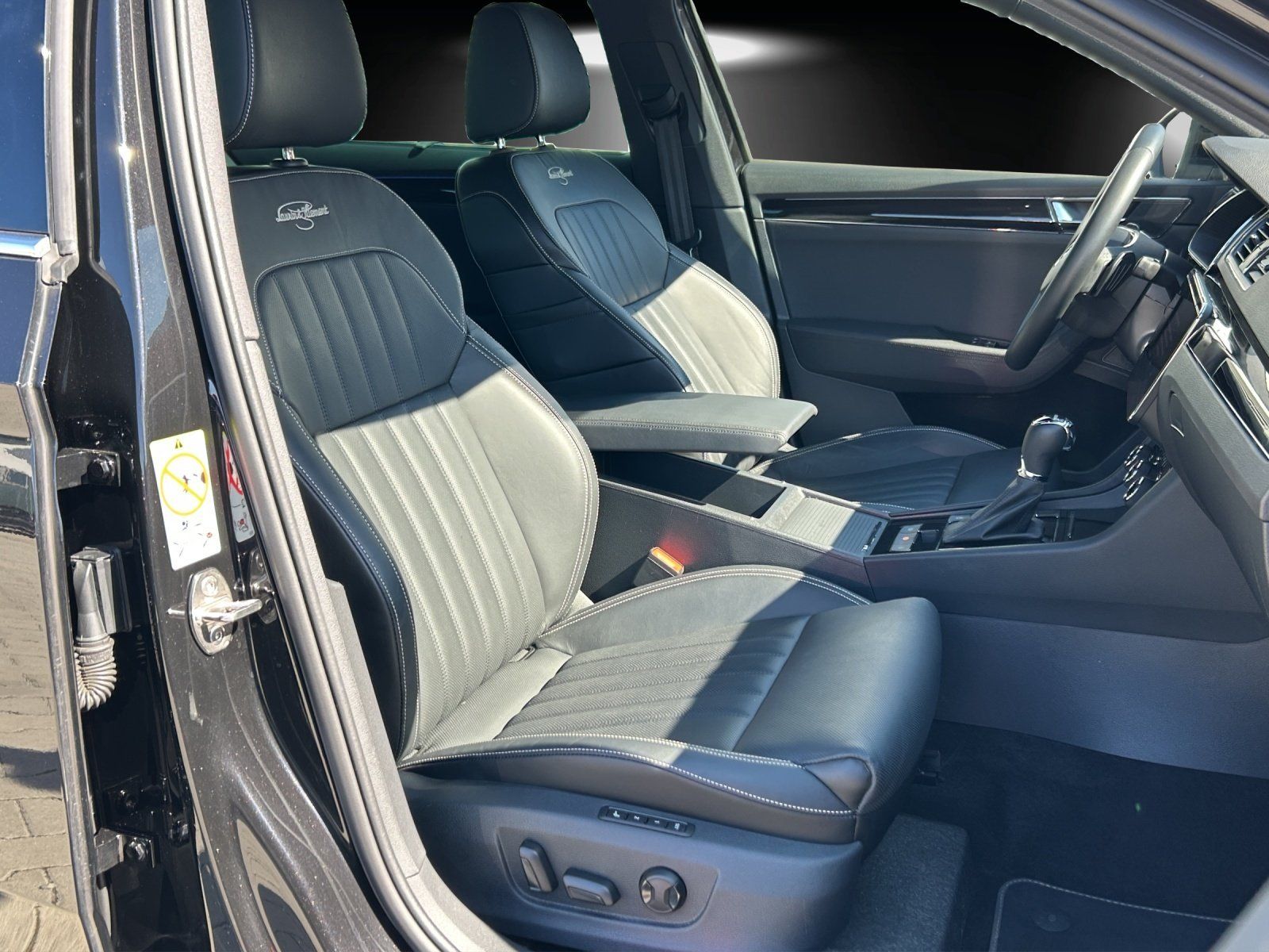Fahrzeugabbildung SKODA Superb Combi 2.0 TDI L&K 4x4/ACC/360°CAM/VIRTUAL