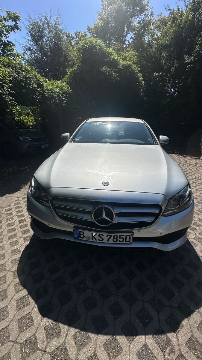 MERCEDES-BENZ E 220 d mit neuem TÜV 