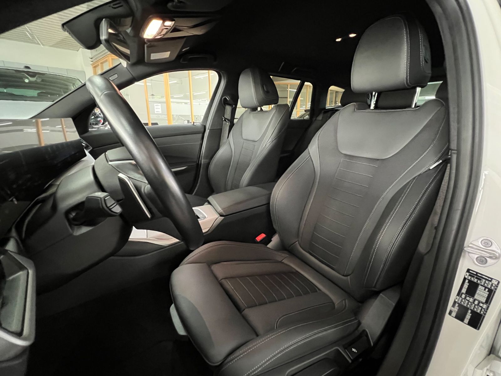 BMW 318 d Touring AHK+DA+ACC+HuD+KEYLESS+PARK ASSIST foto 24