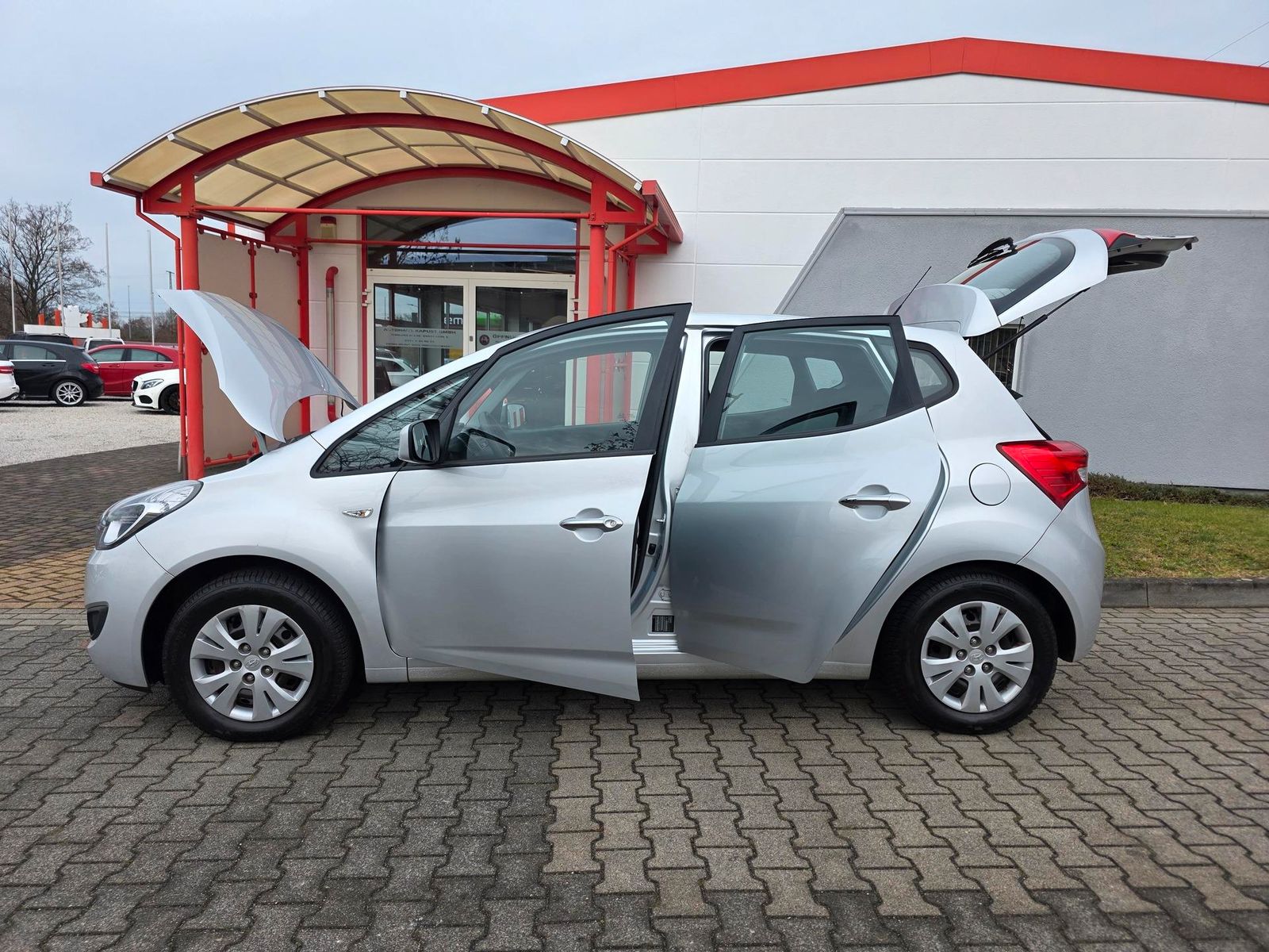 Fahrzeugabbildung Hyundai ix20 1.4/Klima/Ahk/guter Zustand