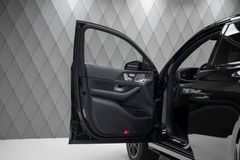 GLE 63 AMG COUPE BLACK / BLACK CARBON