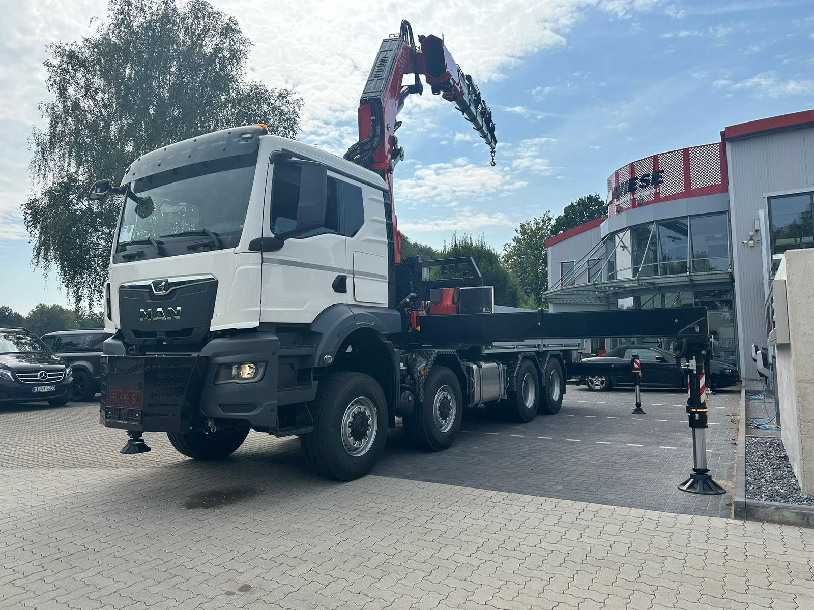 Fahrzeugabbildung MAN TGS 41.520 8x8 mit Fassi Ladekran F710RA.2.26