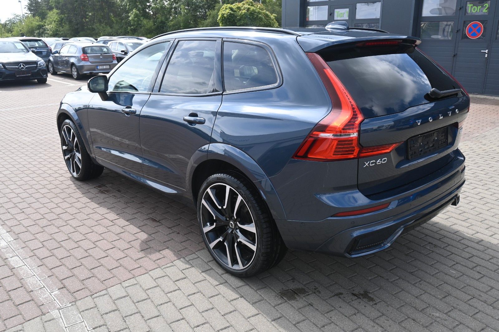 Fahrzeugabbildung Volvo XC60 B5 D Ultimate Dark AWD*B&W*LUFT*360°*STHZG*