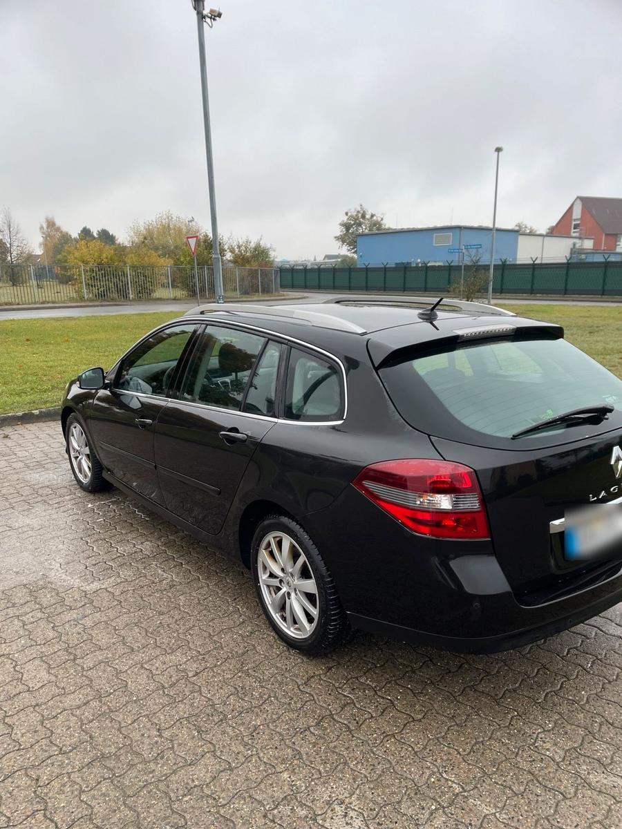Renault Laguna 2010 — photo 9