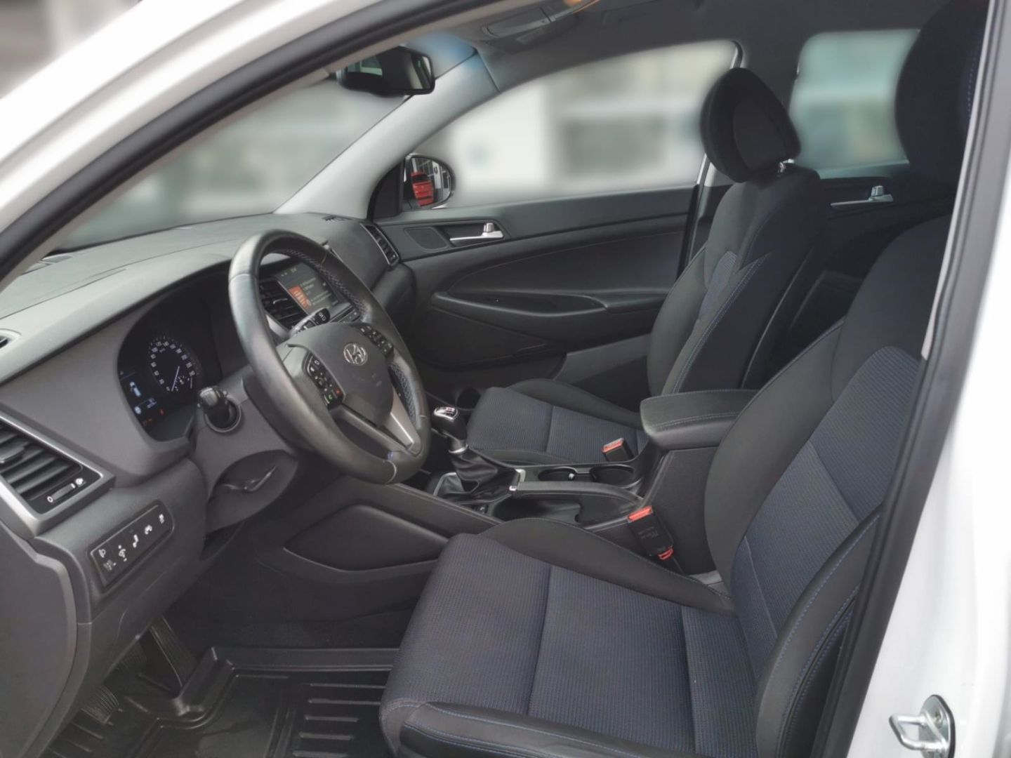 Fahrzeugabbildung Hyundai Tucson blue Advantage 2WD Navi, 8-fach bereift M