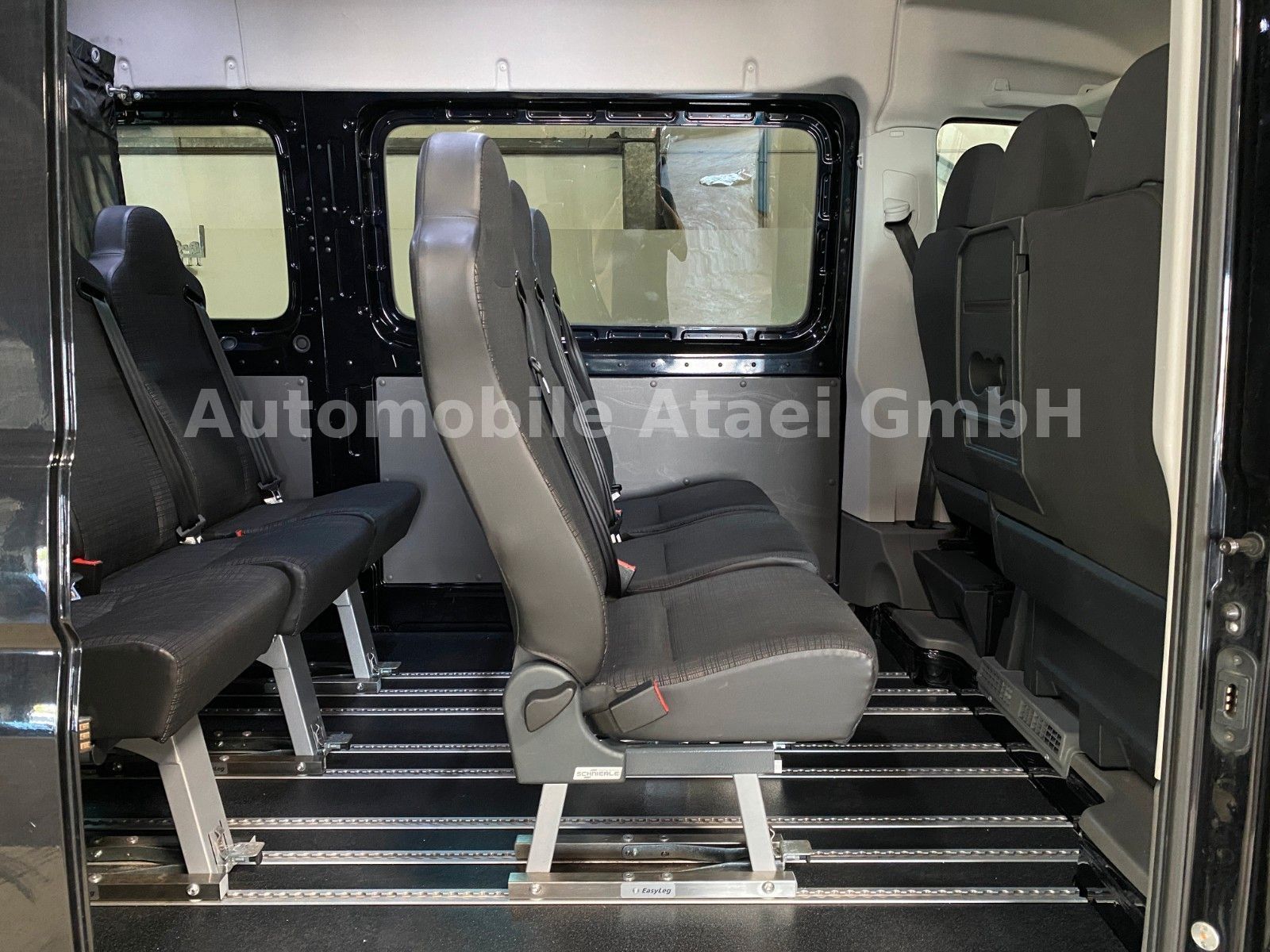 Fahrzeugabbildung Volkswagen Crafter 35 Kombi  *9-Sitzer* STANDHEIZUNG (5040)