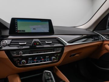 Fahrzeugabbildung BMW 540i xDr Tour Luxury Line HI-FI HUD DAB Panorama