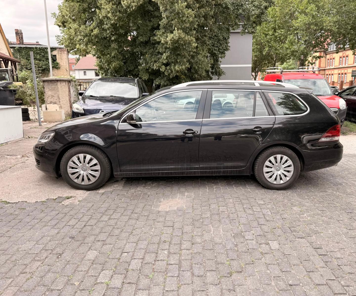 Volkswagen Golf 2010 — rear view