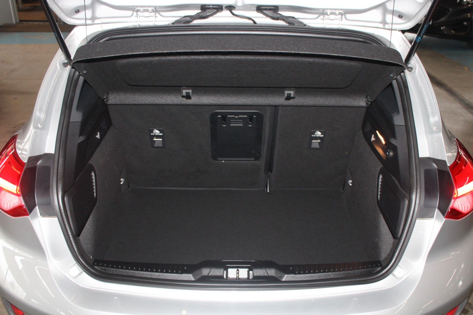 Fahrzeugabbildung Ford Focus 1,5 EB ST-Line Pano HUD LED ACC CAM Winter
