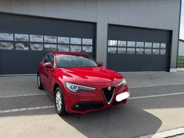 Alfa-Romeo Stelvio - 1