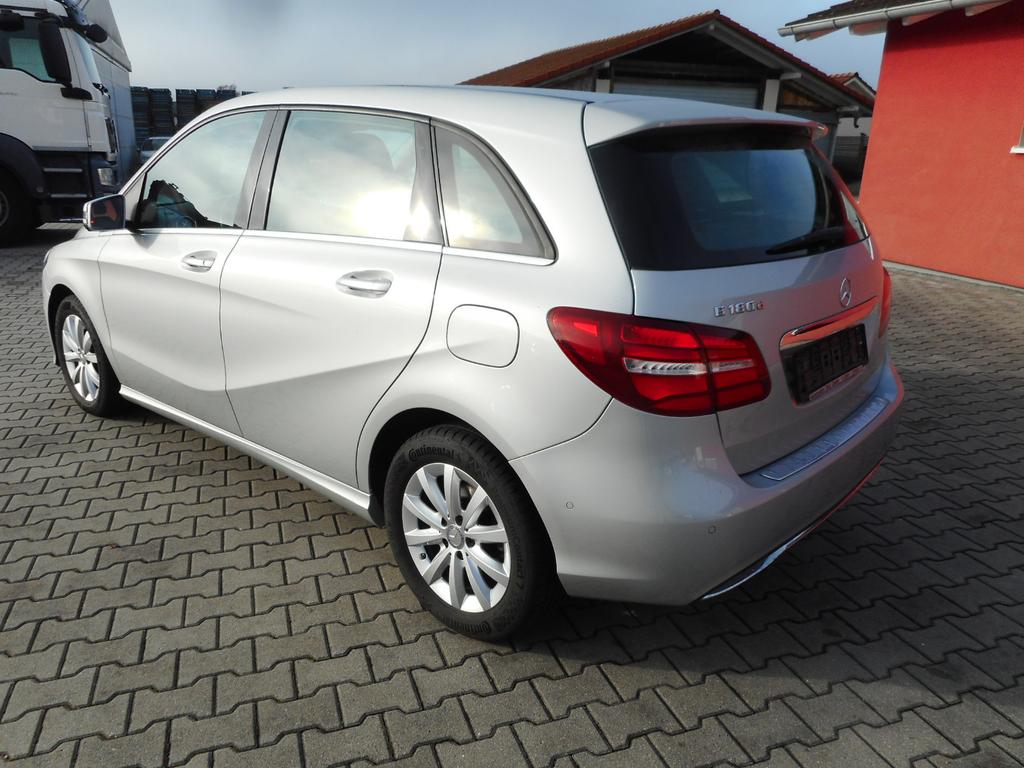 Mercedes-Benz B 180