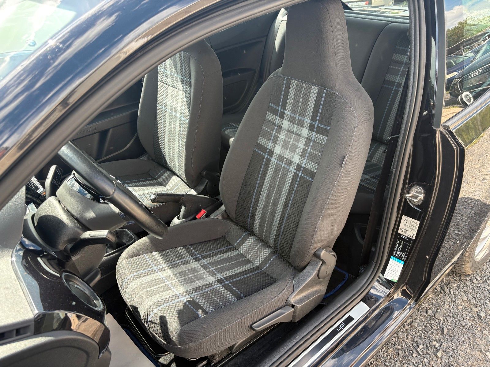 Fahrzeugabbildung Volkswagen up! club up! Navi Klima TÜV 05/2027 Scheckheft