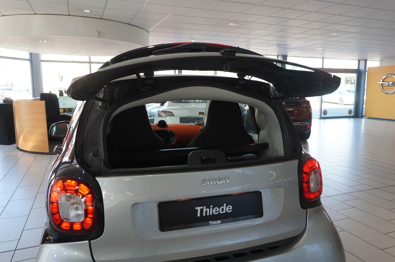 Fahrzeugabbildung Smart ForTwo 1.0 COUPE LED/KLIMA/SHZ/PANO./SPORT/USB