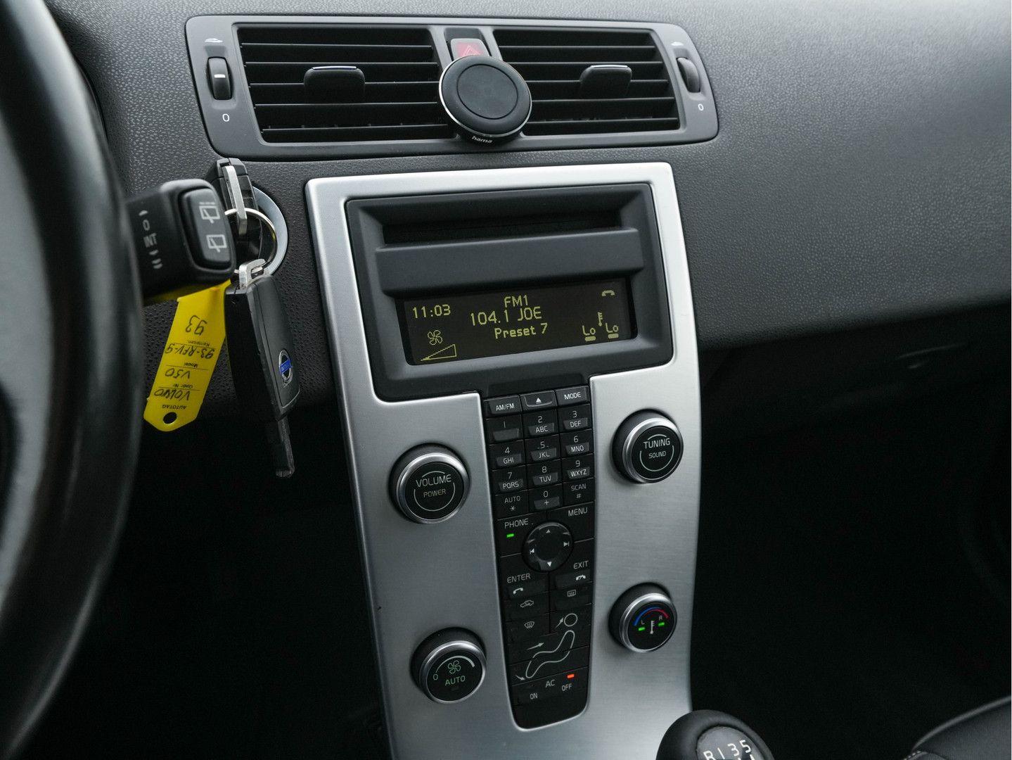 Volvo V50 2011 — photo 13