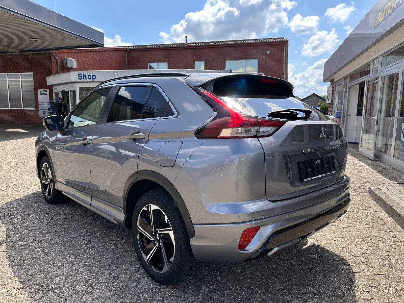 Fahrzeugabbildung Mitsubishi Eclipse Cross 2.4 Hybrid 4WD Select AHK/ACC/360°