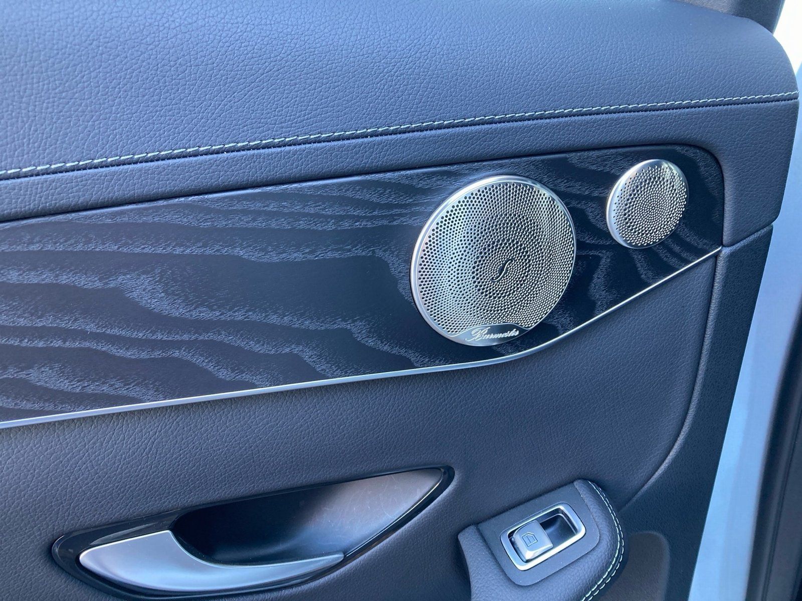 Fahrzeugabbildung Mercedes-Benz GLC 300 de AMG 4M*Pano*AHK*Burmester*360°*Distro