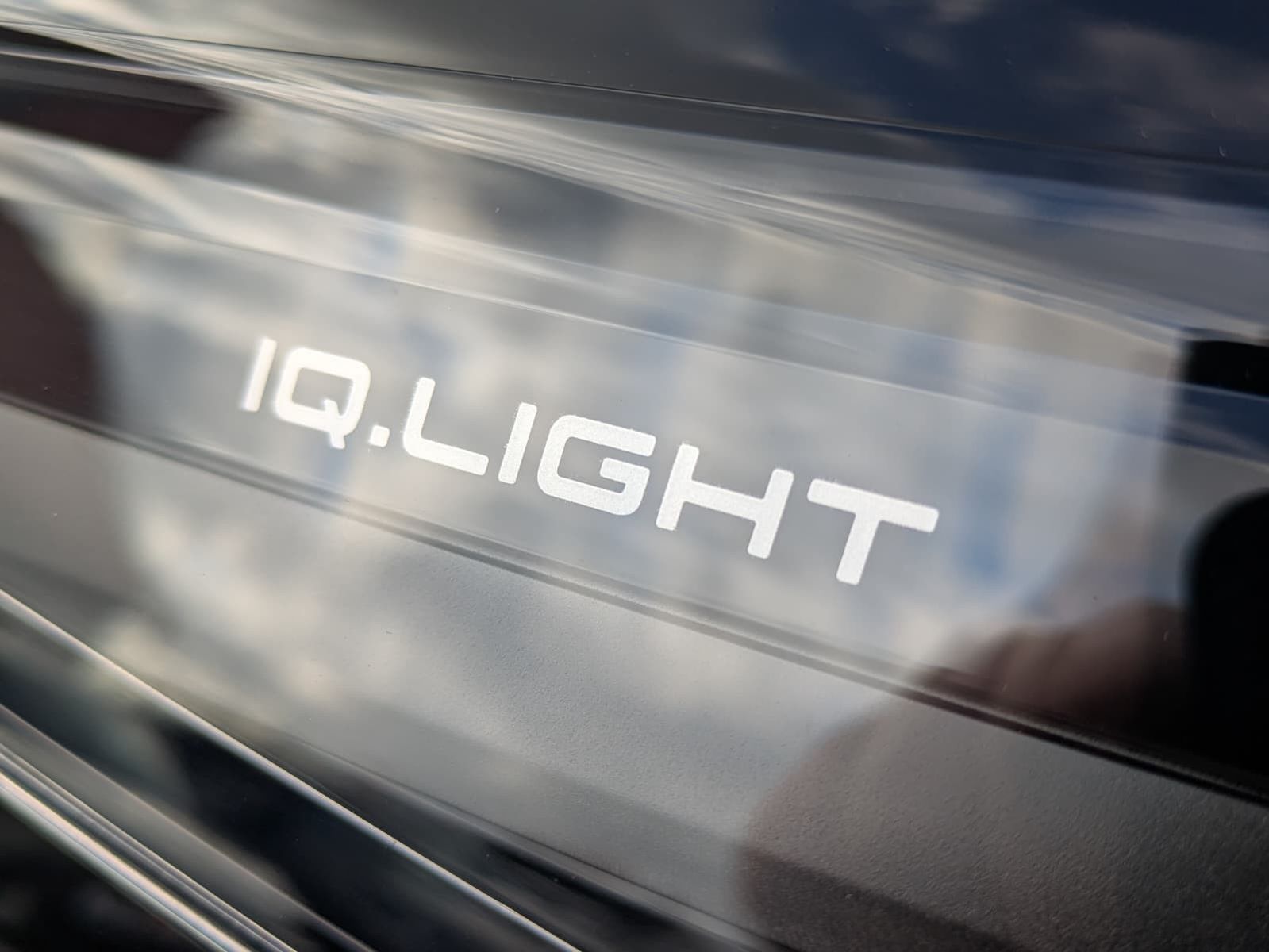 Fahrzeugabbildung Volkswagen Tiguan 2.0 TDI 4M R-Line PANO*H&K*AHK*MATRIX*20"