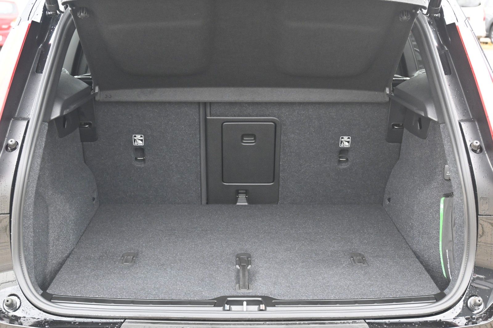 Fahrzeugabbildung Volvo XC40 B4 Ultimate Dark*PANO*STHZ*H&K*360*20"