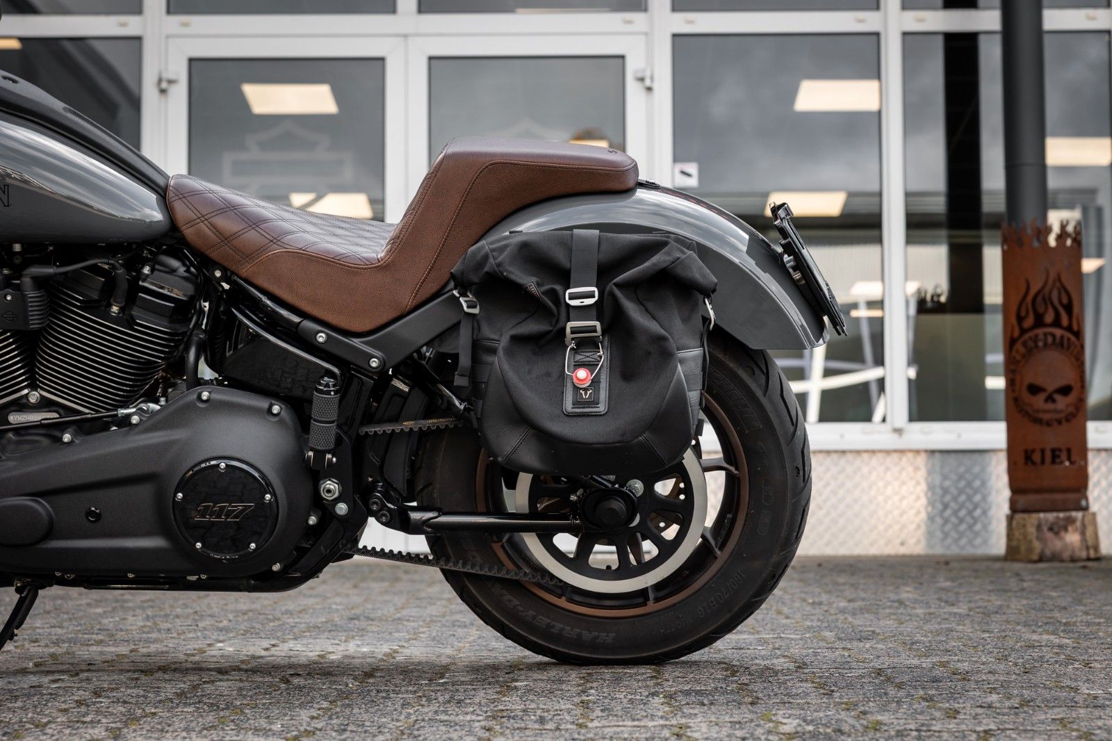 Fahrzeugabbildung Harley-Davidson FXLRS LOW RIDER S 117 CUI - JEKILL&HYDE -