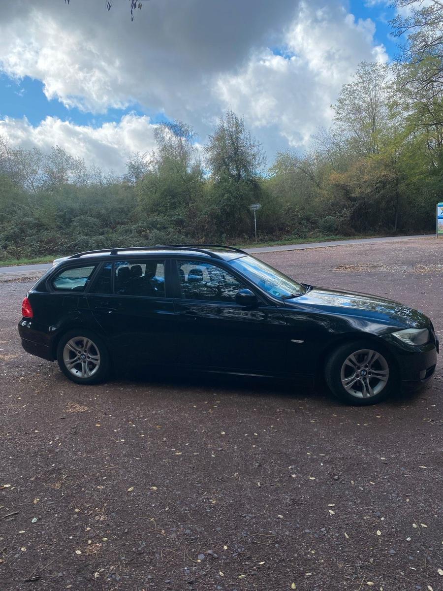 BMW 318 2010 — engine 143 HP (105kW)