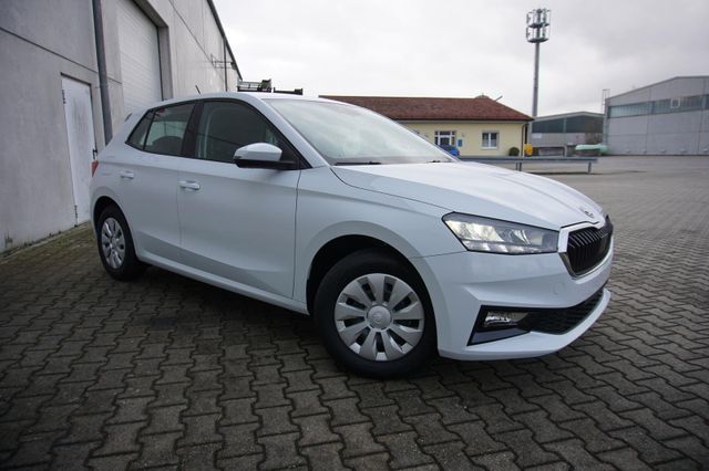 Skoda Fabia 1.0TSI Ambition Navi/MirrorLi PDC SHZ