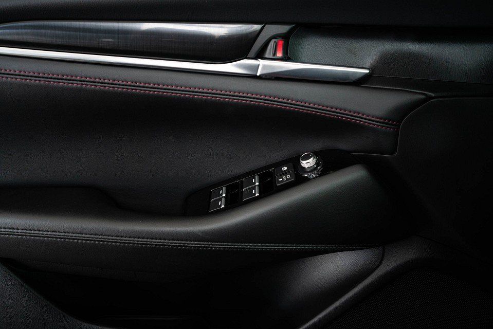 Fahrzeugabbildung Mazda 6 Kombi 2.5i 194PS A/T HOMURA SUNR