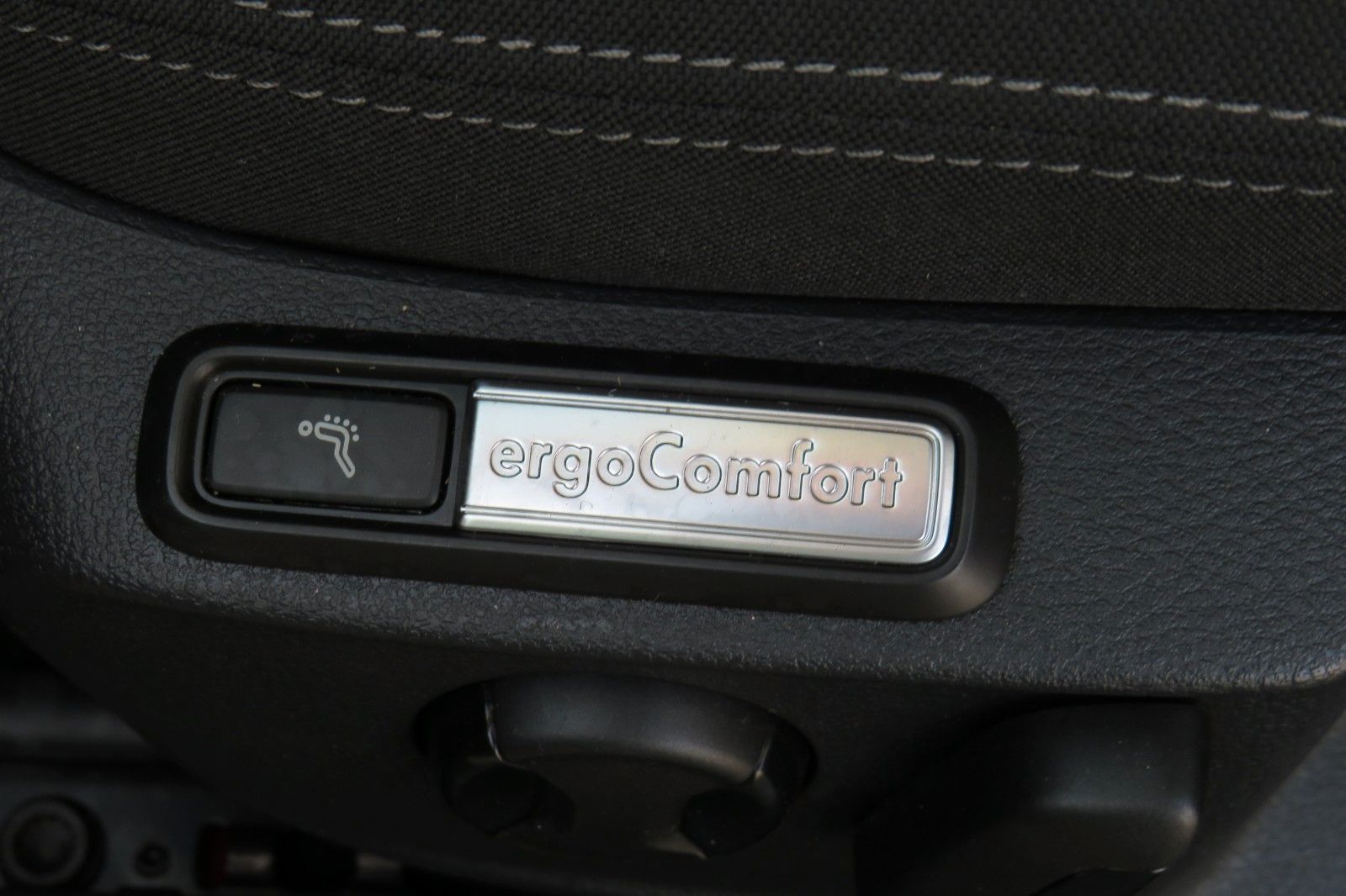 Fahrzeugabbildung Volkswagen Comfortline ACC LED KAMERA AHK NAVI APP-CONNECT