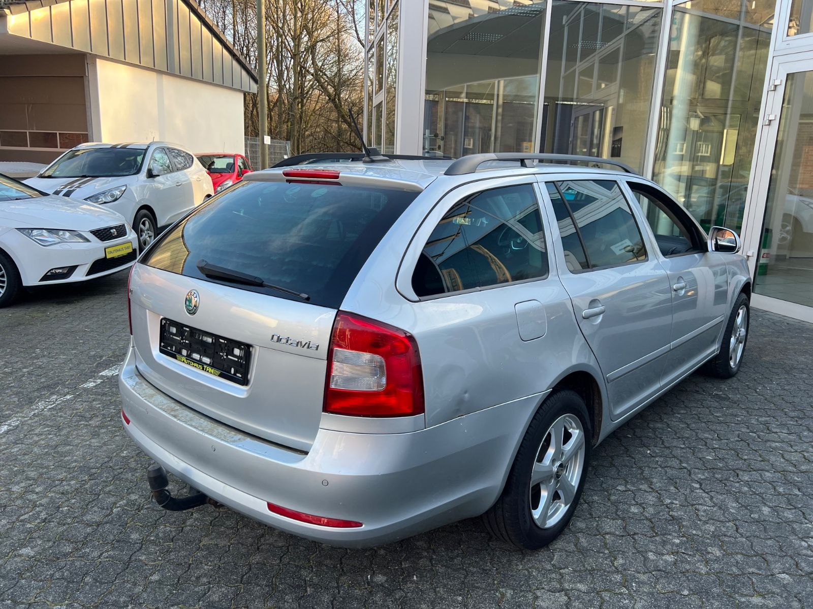 Fahrzeugabbildung SKODA Octavia 1.6 TDI Combi Family * NAVI *AHK*