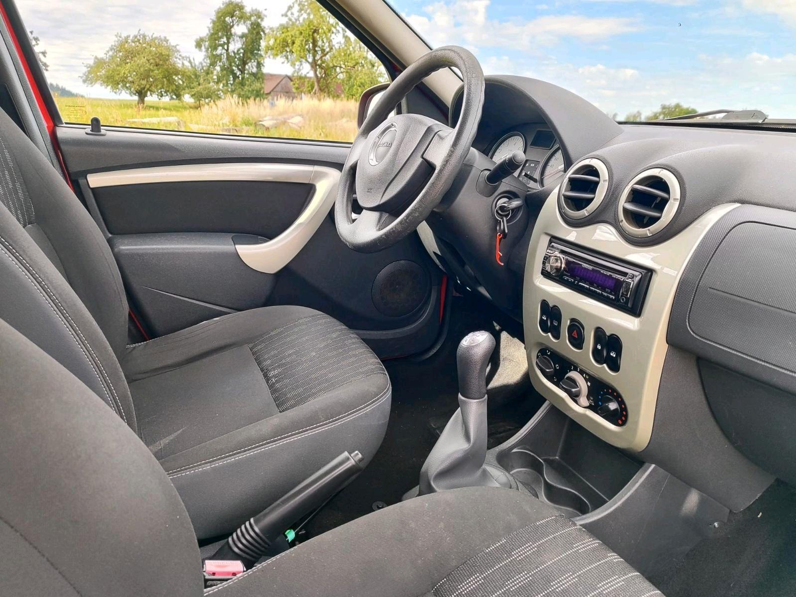Dacia Logan 2011 — interior