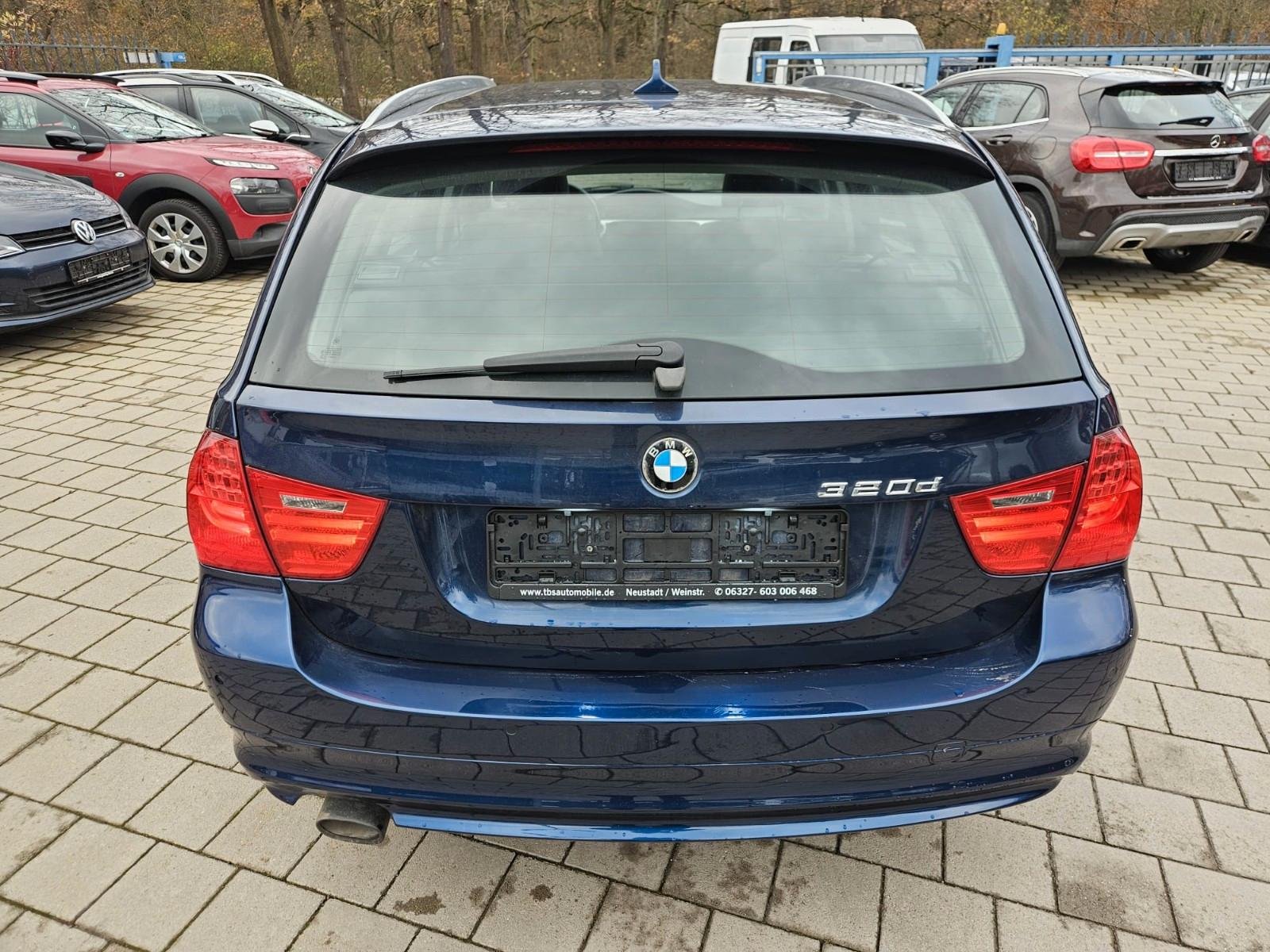 BMW 320 2011 — photo 5