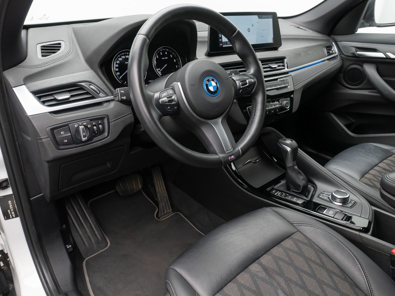 Fahrzeugabbildung BMW X1 xD25e xLine HUD Navi+ HiFi DAB Kamera 19Zoll