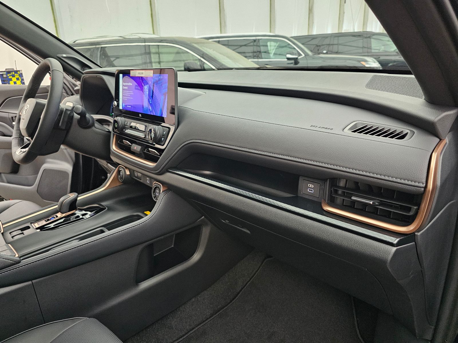 Fahrzeugabbildung Toyota GRAND Platinum Max T1: 68.000 EURO Stock !!!